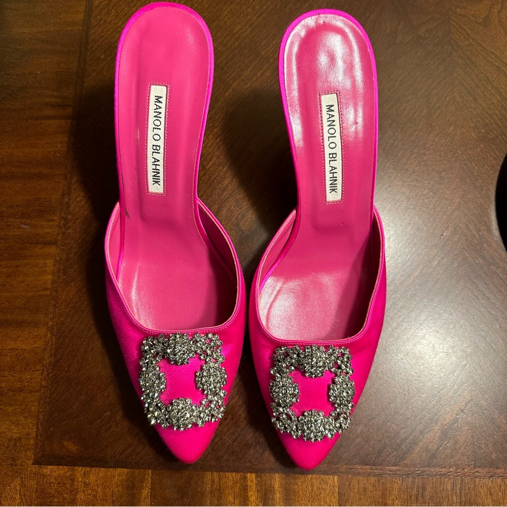 ❌SOLD❌ MANOLO BLAHNIK Hangisi 70MM Crystal Buckle Satin Mules 39